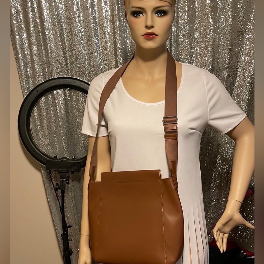 NWOT Everlane Form Crossbody Bag